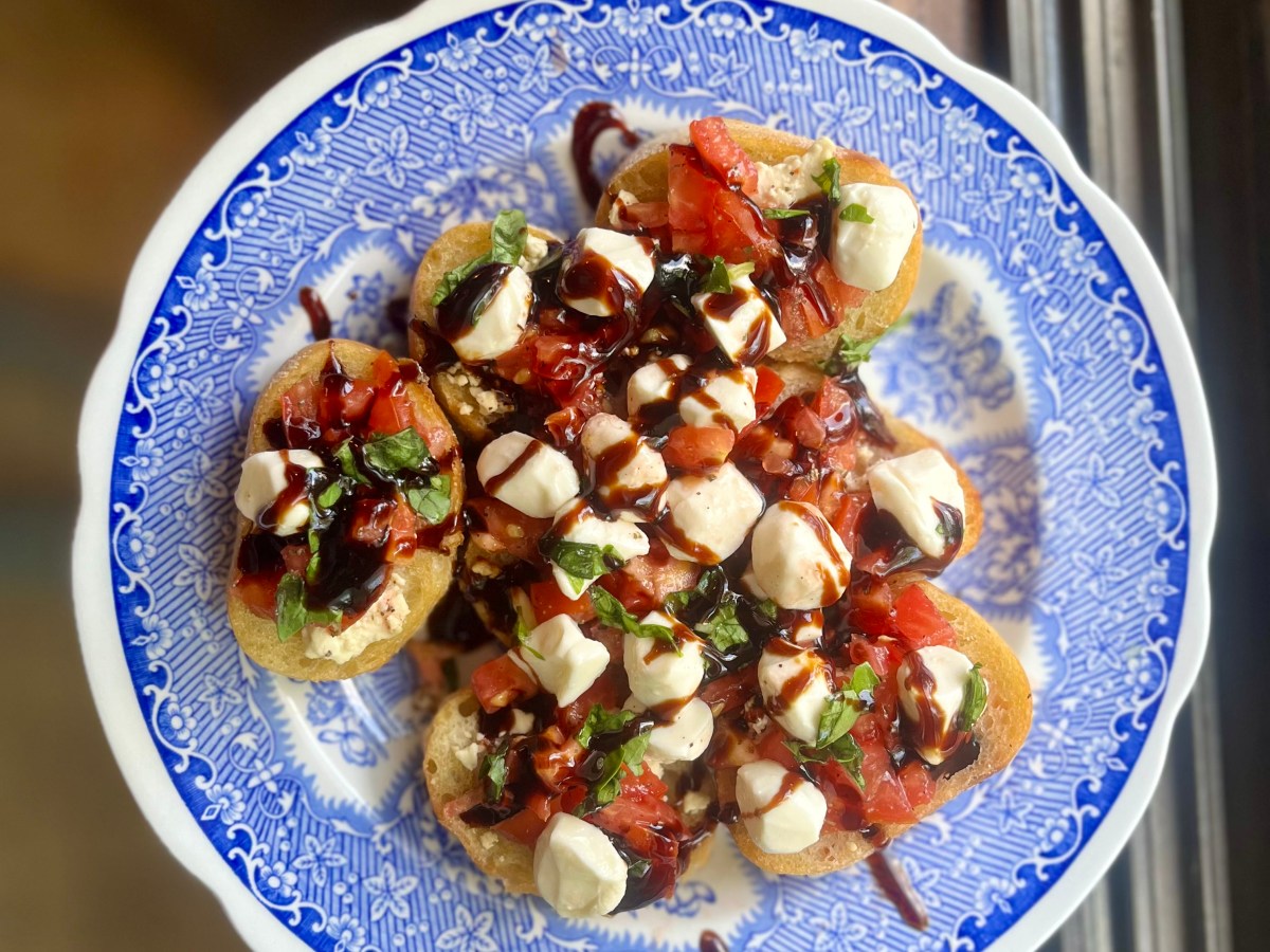 How To Make The Best Italian Caprese&nbsp;Bruschetta